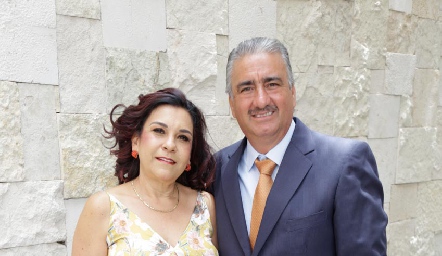  Nena Lomelí y Raúl Martínez.