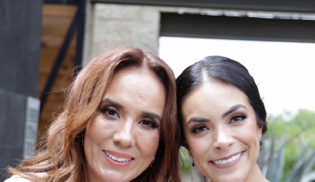  Lorena Herrera y Ana Laura Rodríguez.
