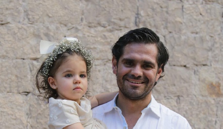  Félix González con su hija.