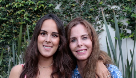  Claudia Antunes con su mamá Claudia Castro.