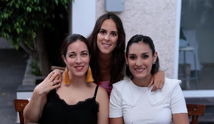  María Quindós, Claudia Antunes y Adriana Noyola.