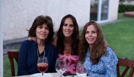  Marcela Martínez,  Claudia Antunes y Claudia Castro.