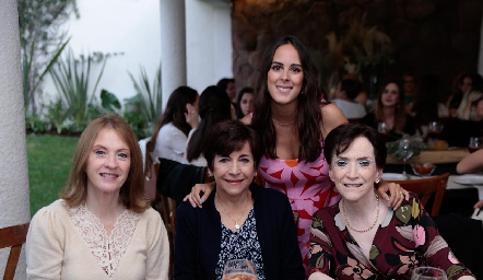  Rocío Gómez, Alicia Dibildox, Claudia Antunes y Lucía Dibildox.