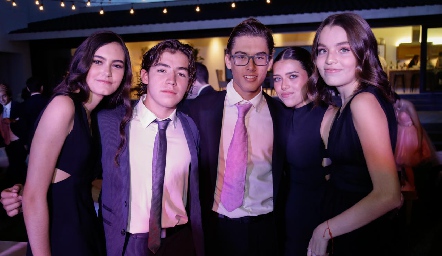  María, Mateo Ayala, Juan Pablo Benavente, Victoria Muñoz y Andrea Limón.