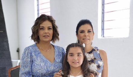  Primera Comunión de Romina y Paulina Garduño.