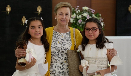  Primera Comunión de Romina y Paulina Garduño.