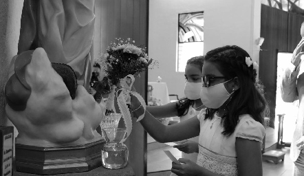 Primera Comunión de Romina y Paulina Garduño.