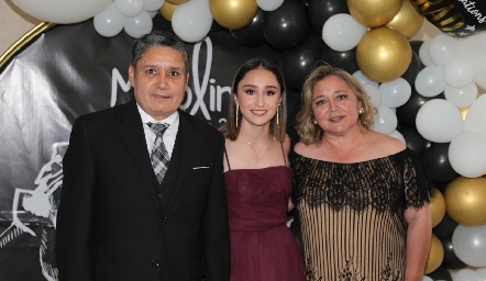  Oscar Hinojosa, Gabriela Hinojosa y Consuelo Faz.