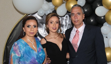  María del Carmen López y Gustavo Pérez con su hija Paulina.