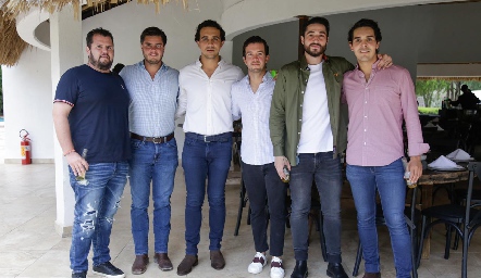  Santiago Meade, Santiago Rosillo, Horacio Tobías, Daniel Granados, Roberto Zollino y Mau Tobías.