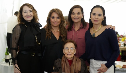  Fabiola Camarena, Maru, Adriana y Angélica Díaz Infante con María Eugenia Aguirre.