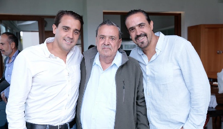  Oscar, Gabriel y Claudio Valle.