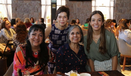  Adriana Mares, María González, Mónica Bocard y Mónica Duarte.