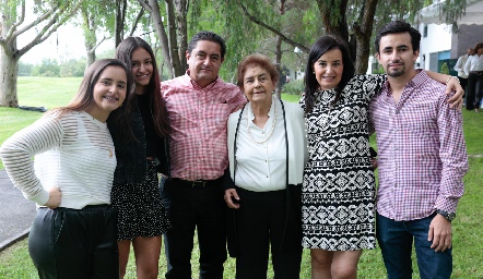  Chata Espinosa con la familia Del Valle Pérez.