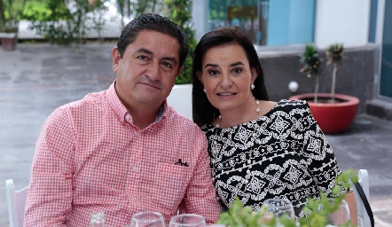  Mario Del Valle y Lety Pérez Espinosa.