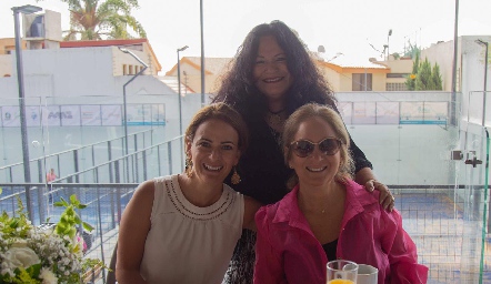  Daniela Coulon, Marcelle Del Valle e Ivette Coulon.
