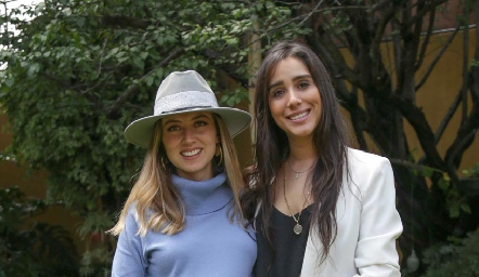  Elizabeth Treviño y Daniela Lavín.