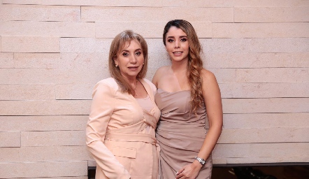  María Medellín y Ana María Hernández.