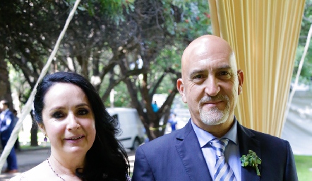  Lourdes Díaz y Armando Cosío, papás del novio.