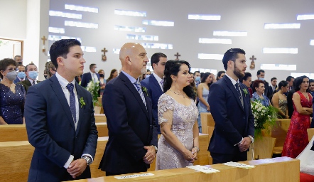  Familia Cosío Díaz, papás y hermanos del novio.