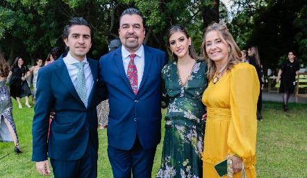  Guillermo, Javier, Patricia y Patricia Gómez.