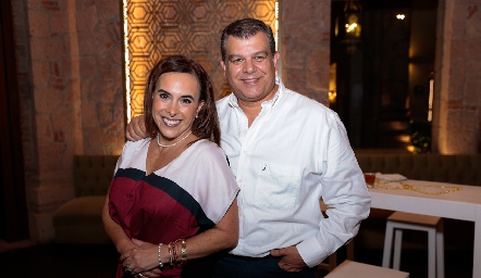 Ylenia Rodríguez y Arturo Estrada.