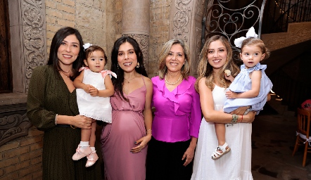  María José, María Emilia, Jimena y Elizabeth Báez, Elizabeth Treviño y Paula.