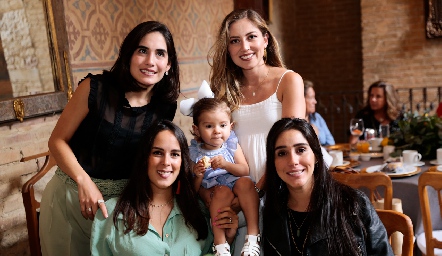  Mariana Rodríguez, Elizabeth Treviño, Claudia Antunes, Paula y Daniela Lavín.
