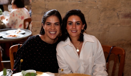 July Valle y Vicky Álvarez.