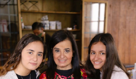  Leticia del Valle, Lety Pérez, Valeria del Valle y Carmelita Espinosa.
