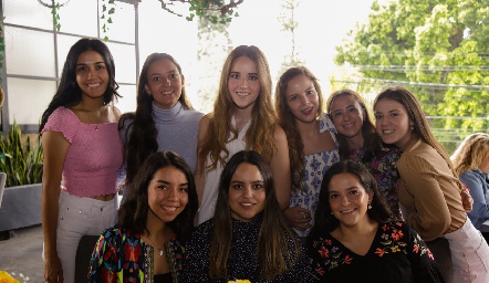  María Ortega, Marisol González, María Orozco, Ximena Zamanillo, Paty Silvia, Fer Orozco, Pau Villalobos, Alexa Mata y Vini Padrón.