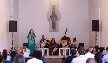 Presentación del libro LUZ PALABRA  y un mensaje.