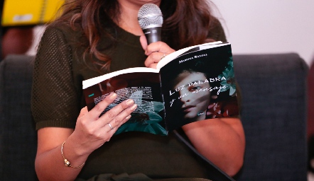 Presentación del libro LUZ PALABRA  y un mensaje.