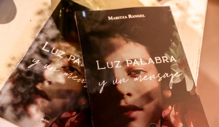 Presentación del libro LUZ PALABRA  y un mensaje.