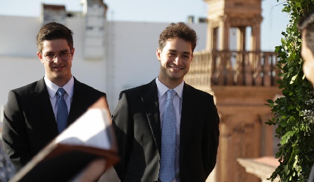  Alejandro y Carlos Torres Carpizo.