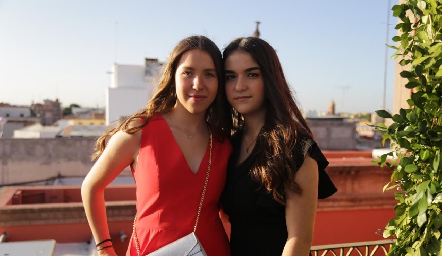  Pau MA y Clau Torres.