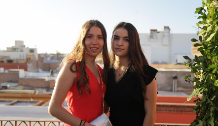  Pau MA y Clau Torres.