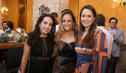  Alejandra Zepeda, Isabella Torres y Gabriela Álvarez.