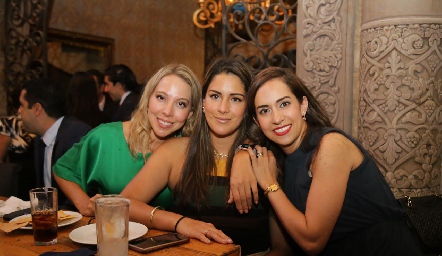  María Fernanda Guevara, Patricia Alvarado y Paola Torres.