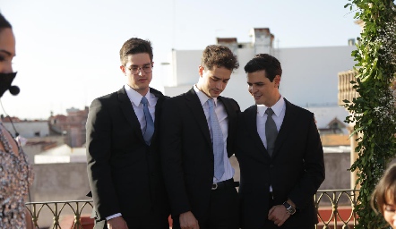 Alejandro, Carlos y Luis Torres.