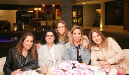 Claudia Altamirano, Gabriela Altamirano, Pau Aguirre, Verónica Aguirre y Aída Siller.