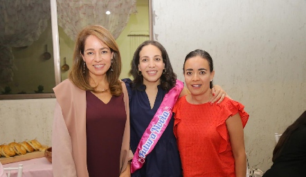  Ana Luisa Acosta, Sofía Torres y Paloma Sánchez.