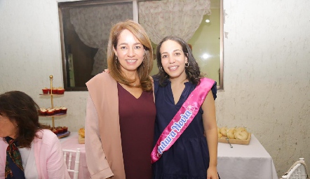  Sofía con su mamá Ana Luisa Acosta.