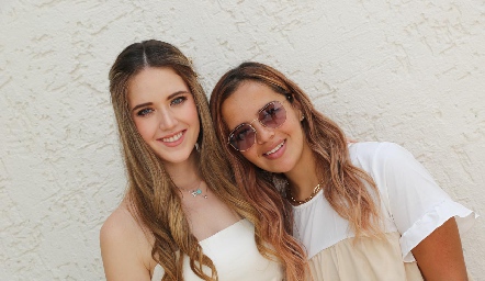  María Orozco y Marcela Romero.