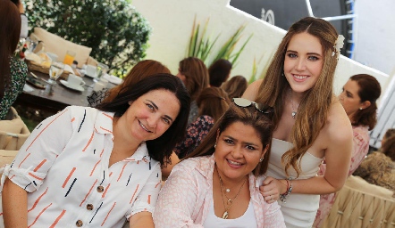  Adriana Calvillo, Georgina Alderete y María Orozco.