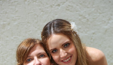 Claudia Calvillo con su sobrina María Orozco.