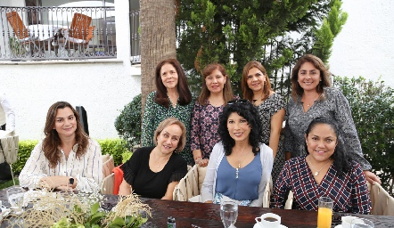  Gabriela Padilla con sus amigas.