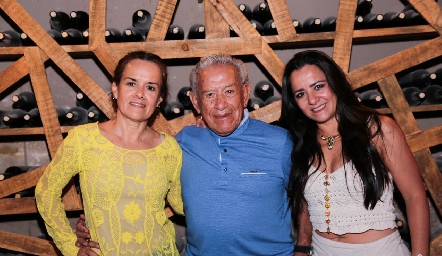  Roxana Gutiérrez, Héctor Gutiérrez y Sindi Gutiérrez.