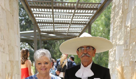 Martha Lozano de Malo y Carlos Malo, abuelos de la novia.
