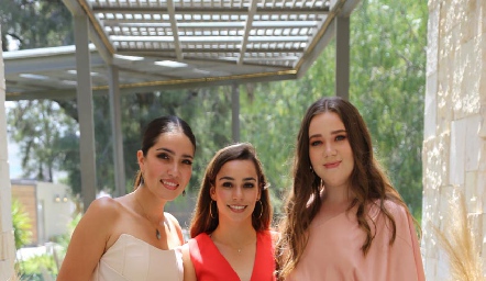  Karina Alcalde, Mari Carmen Del Valle y Maricarmen Mendizábal.